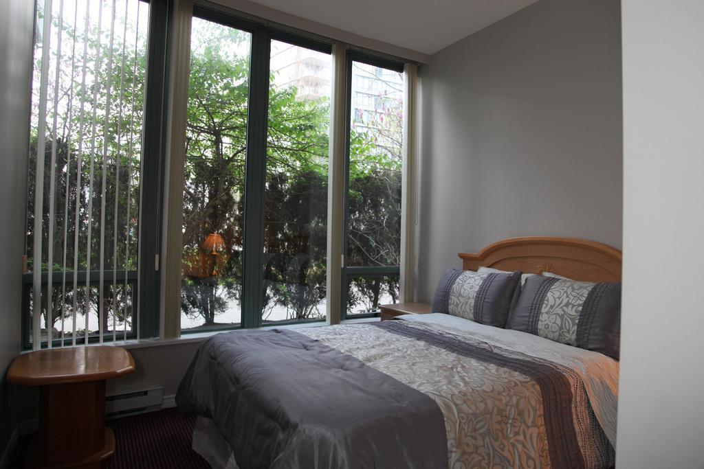 Vancouver Airport Condos Richmond Room photo