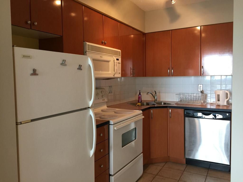 Vancouver Airport Condos Richmond Room photo